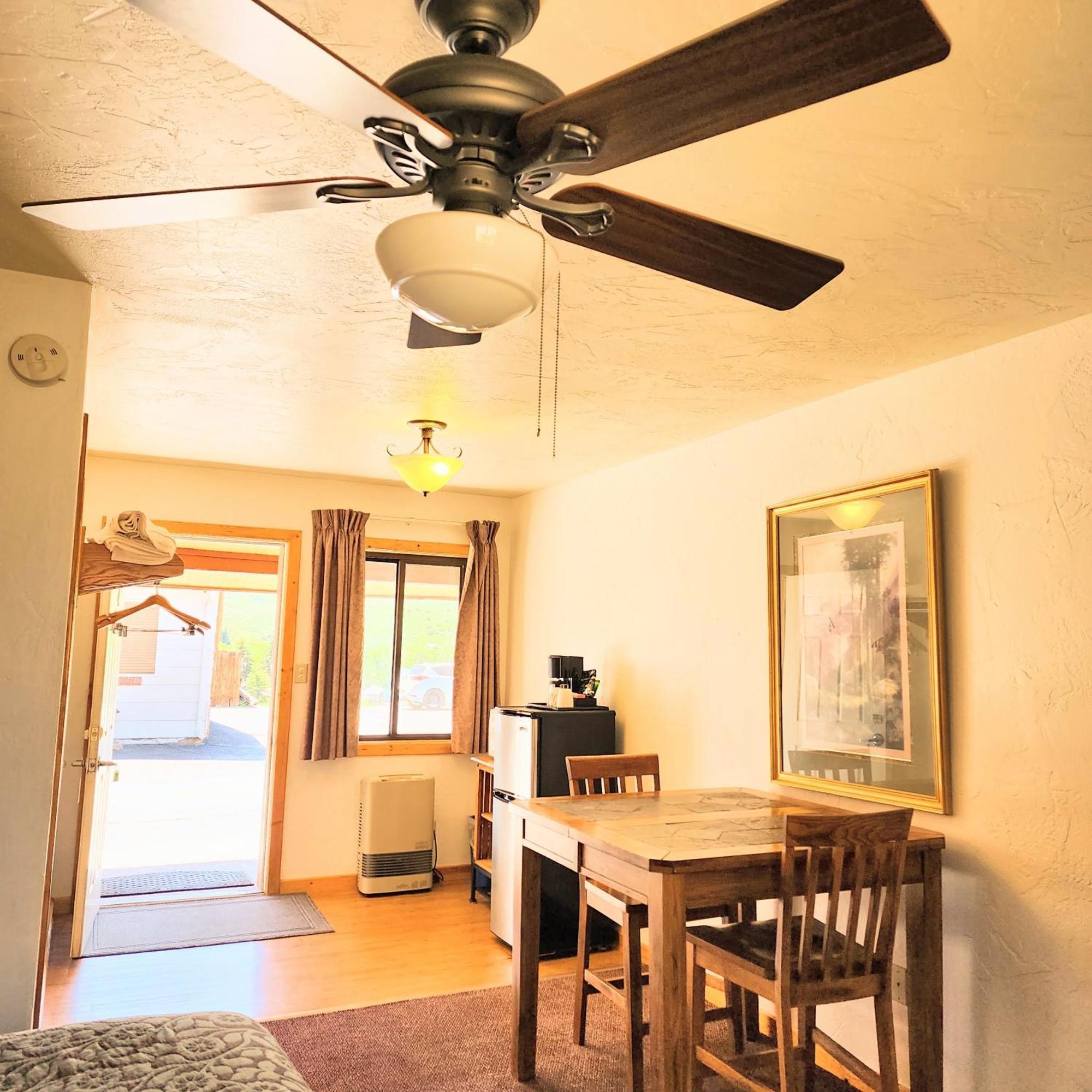 هت سولفور سبرينغز Canyon Motel Near Rocky Mountain National Park المظهر الخارجي الصورة