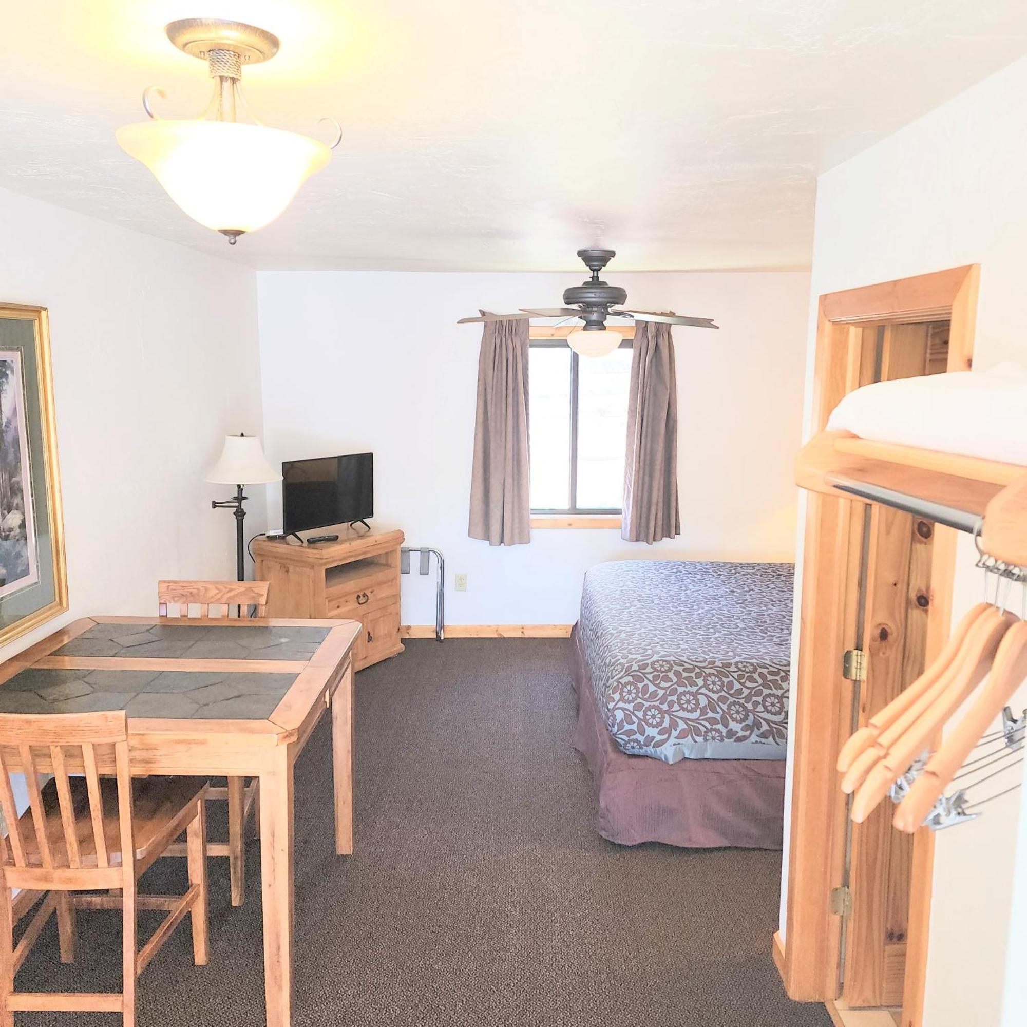 هت سولفور سبرينغز Canyon Motel Near Rocky Mountain National Park المظهر الخارجي الصورة